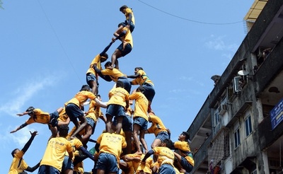 インド最高裁、子どもの「人間ピラミッド」禁止 転落事故相次ぐ