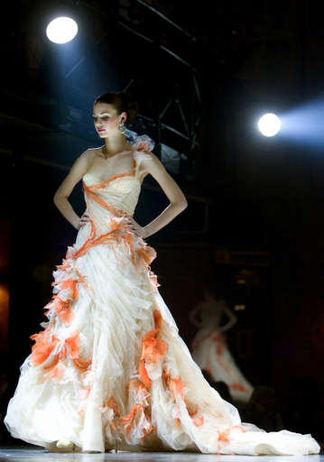 Valentin Yudashkin、07年春夏コレクションを発表 - ベラルーシ