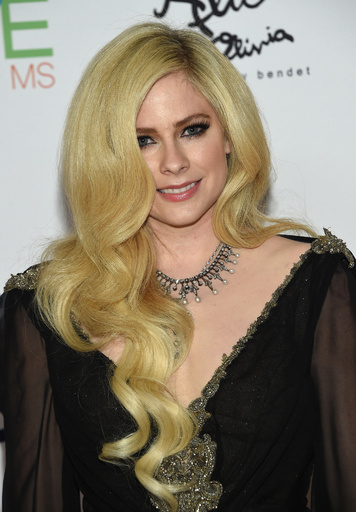 ライム病から復帰のA・ラヴィーン、5年ぶり新曲リリースへ