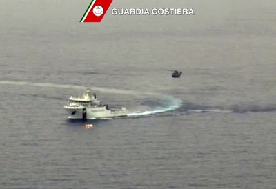 リビア沖で難民船転覆、700人死亡か 過去最悪の惨事に怒りの声