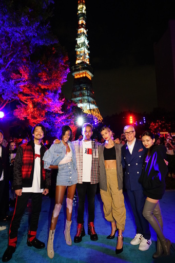 「トミー ヒルフィガー」最新コレクション発表イベントに豪華ゲスト