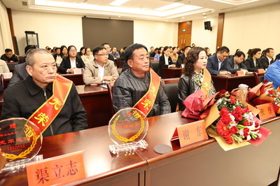 中国 定年年齢引き上げで波紋