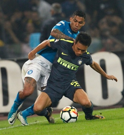 ナポリの連勝止まる、インテルとの首位攻防戦はスコアレスドロー