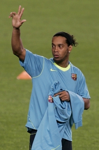 ラポルタ会長 ロナウジーニョの退団を明かす