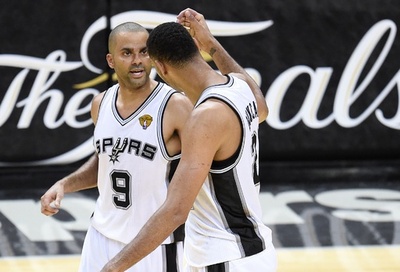 スパーズが暑さにめげずヒートに先勝、NBAファイナル