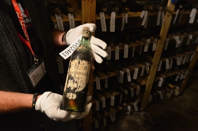 貴族が隠したビンテージワイン、19世紀物含む133本公開