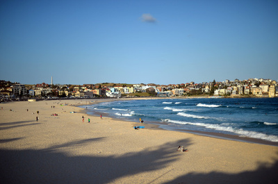 豪「バックパッカー税」計画、業界からの圧力で課税率軽減