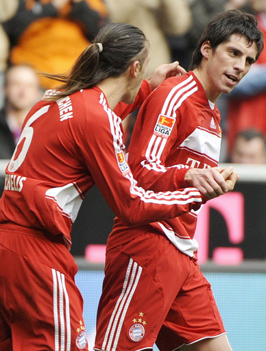 バイエルン カールスルーエを下し首位に肉薄