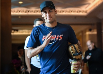 ネイマールがPSGに帰ってきた！ 合流先の中国で熱烈歓迎