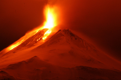 チリ南部のジャイマ火山で大規模な噴火