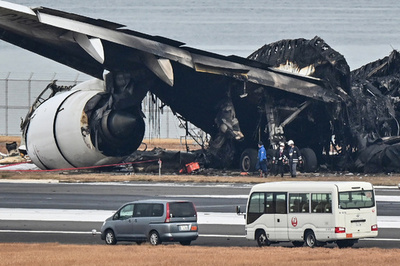 Japan Airlines pilots had no 'visual contact' before collision