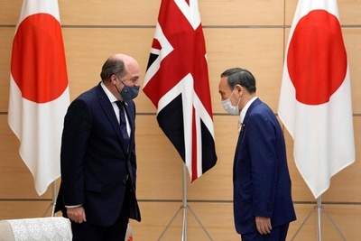 英、空母打撃群を日本に派遣 中国をけん制