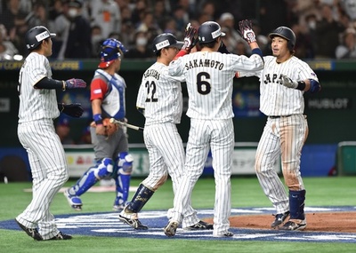 日本がキューバとの乱打戦制す、3度目のWBC優勝へ白星発進
