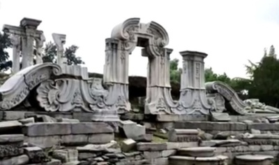 文化財遺跡を踏み付けた観光客が行政拘留へ 中国・北京