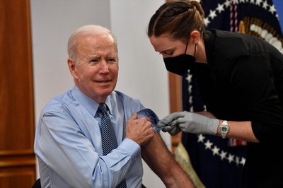 米大統領、ワクチン4回目接種 「もはやコロナに生活支配されず」