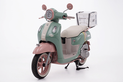 ヤマハ発動機の新型ファッションスクーター「Fazzio」と人気バンド「ずっと真夜中でいいのに。」とのコラボレーション車両をYamaha Sound Crossing Shibuyaで展示