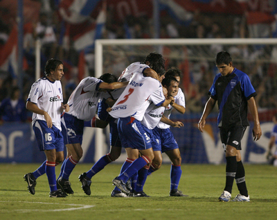 ＜サッカー 07リベルタドーレス杯南米選手権＞ナシオナル・モンテビデオ エメレクに3-1で勝利 - ウルグアイ