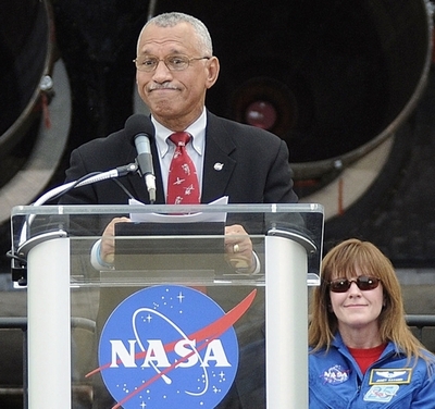 引退シャトルの展示場所決定、ヒューストンは選考もれ