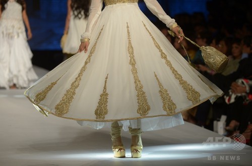 15年春夏ファッション パキスタン ウィーク カラチで発表 写真91枚 ファッション ニュースならmode Press Powered By Afpbb News