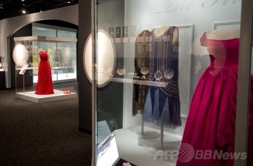 ミシェル米大統領夫人のドレス、米博物館で展示 舞踏会で着用 ミシェル米大統領夫人のドレス、米博物館で展示 舞踏会で着用