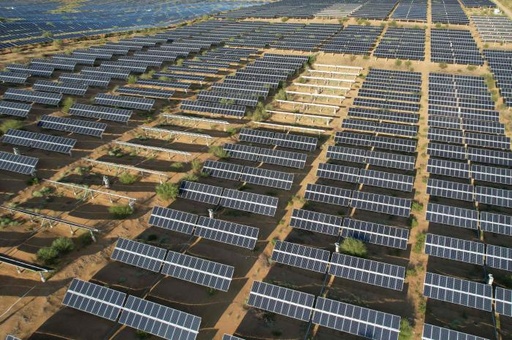 【三里河中国経済観察】中国西部の風力・太陽光がAIの未来を照らす