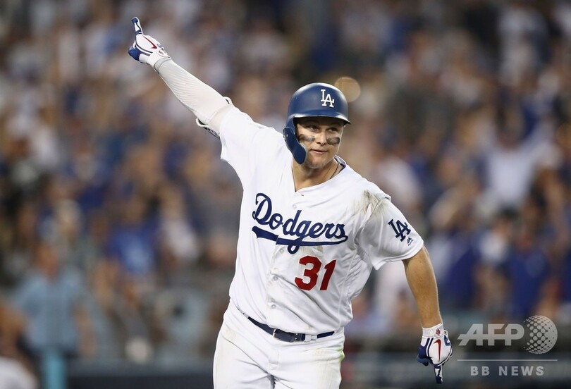 ドジャースがWS史上最長18回の死闘制す、マンシーが値千金サヨナラ弾