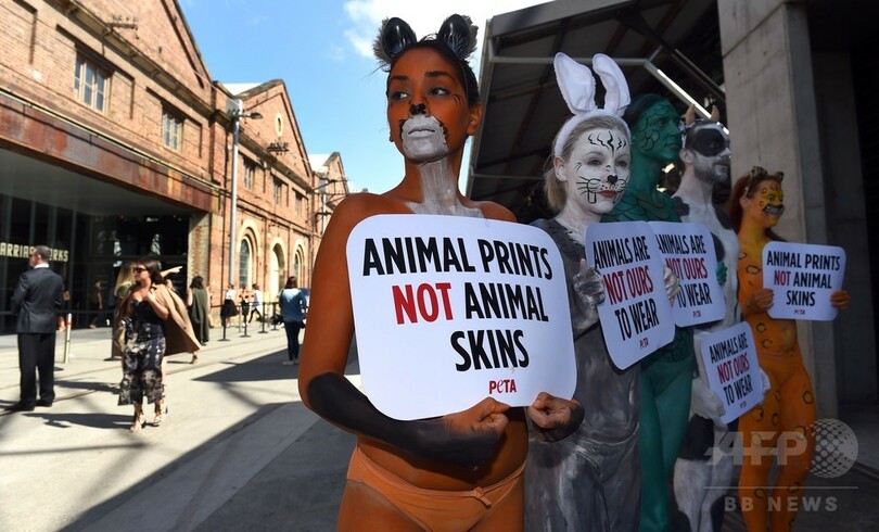 PETA、「オーストラリア・ファッションウィーク」でデモ