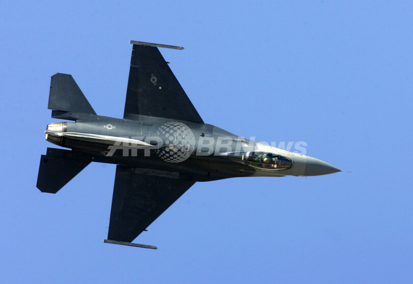 米f16戦闘機 函館空港に緊急着陸 東京 写真1枚 国際ニュース Afpbb News