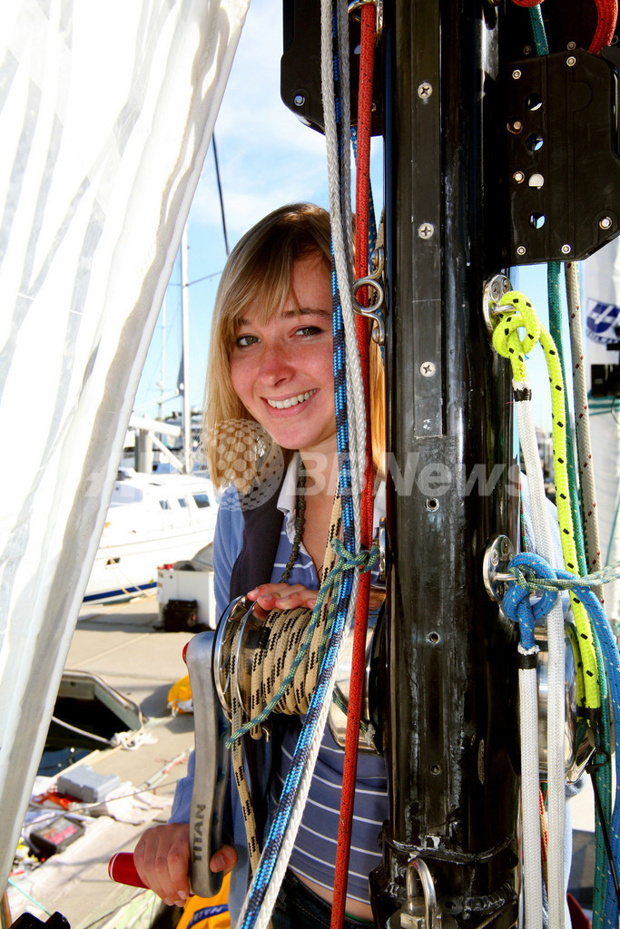 ヨット単独世界一周中の16歳少女、消息絶つ