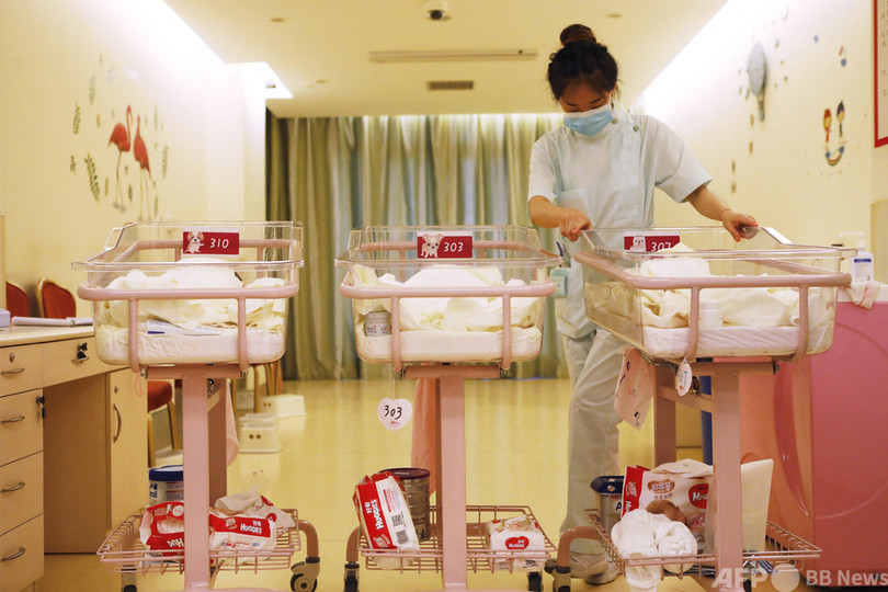 中国出生数、前年比3割減1004万人 20年