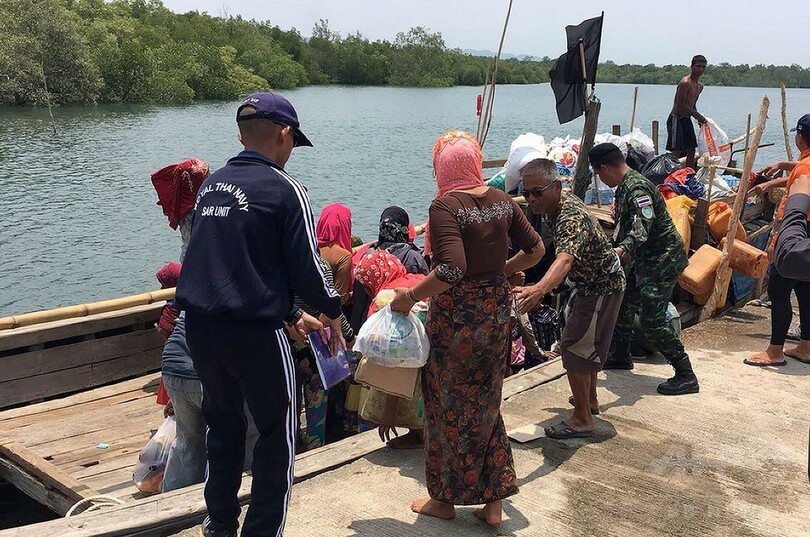 ロヒンギャ乗せたボート、タイ南部の島に マレーシア目指す