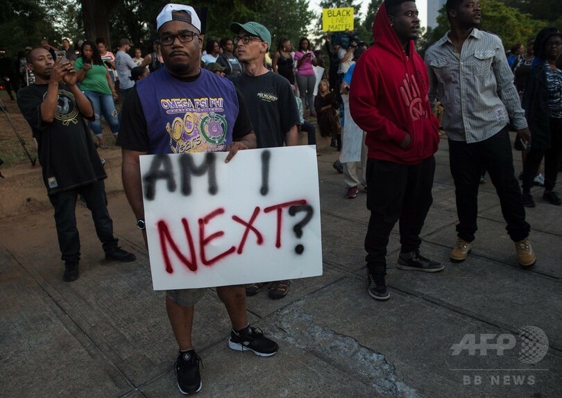 「撃たないで！」 米警察の黒人射殺、妻撮影の動画公開