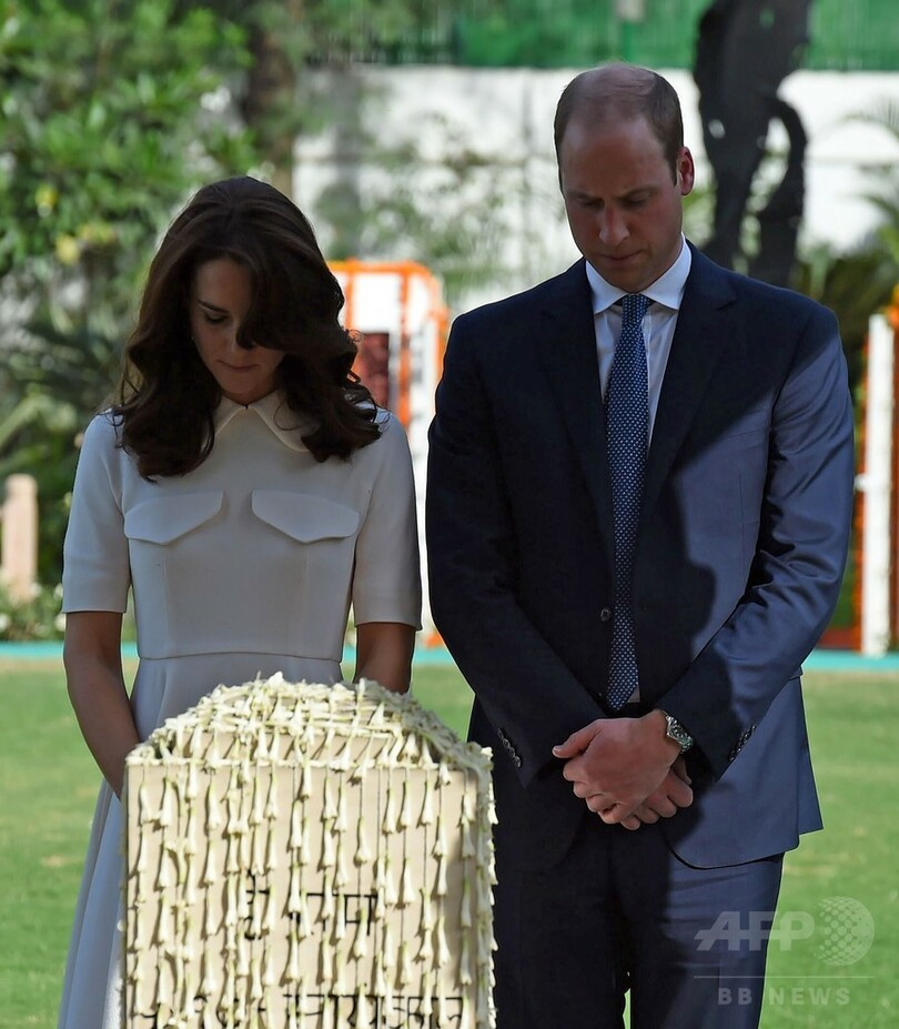 訪印中のウィリアム英王子夫妻、ガンジーの記念館を訪問