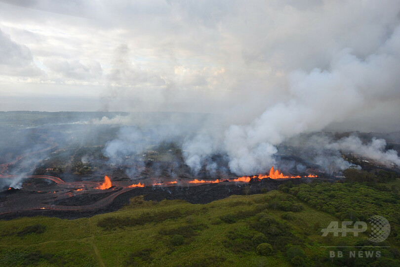 ハワイのキラウエア火山、溶岩流が急速に南東へ進行