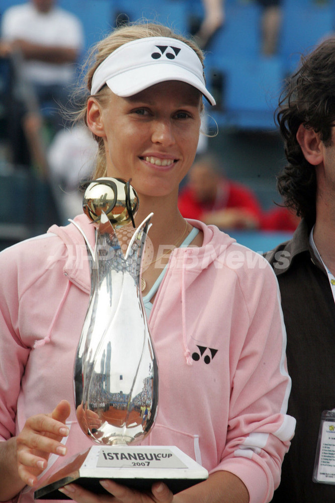 デメンティエワ レザイの途中棄権により大会初優勝 写真4枚 国際ニュース:AFPBB News