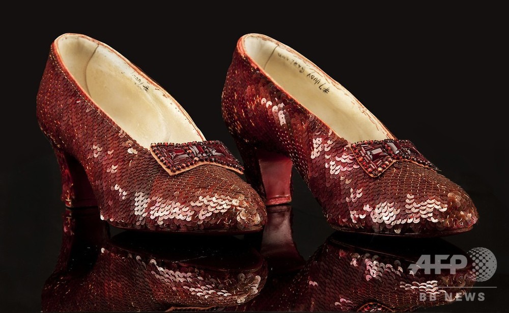 オズの魔法使の「ルビーの靴」、13年ぶりに発見 米博物館で盗難被害 ...