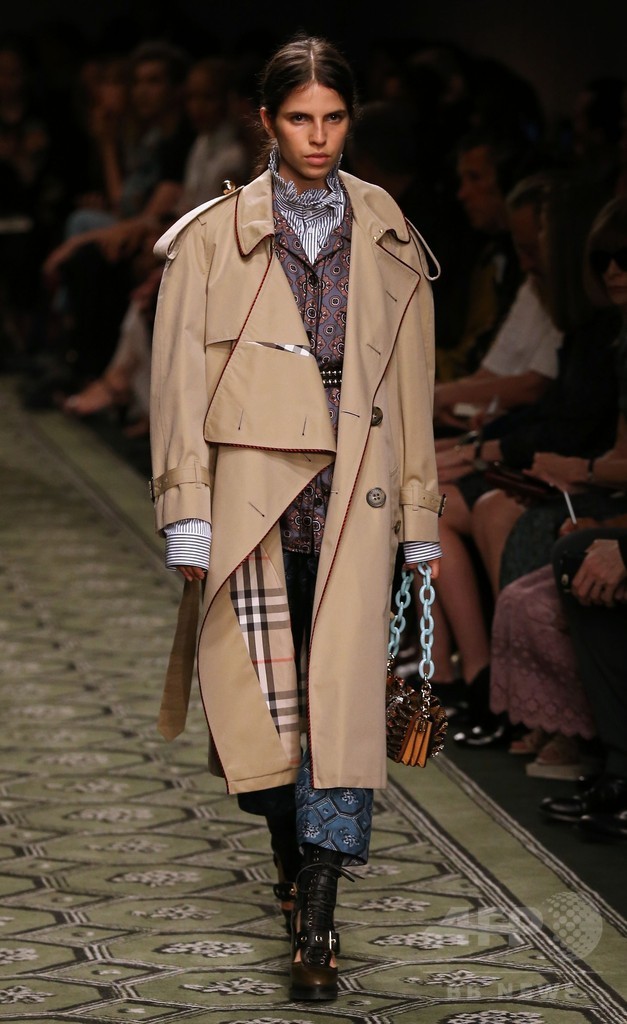 「バーバリー」16年セプテンバー・コレクション