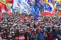 韓国ソウル中心部で行われた朴槿恵（パク・クネ）大統領の辞任を求める抗議デモの様子（2016年11月19日撮影）。(c)AFP/JUNG Yeon-Je