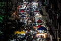 中国中部湖北省武漢の夜市場（2020年6月3日撮影、資料写真）。(c)STR / AFP