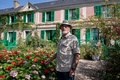 フランス印象派の巨匠クロード・モネの庭園の管理責任者を務めていたジルベール・バエ氏。仏ジベルニーで（2021年8月25日撮影）。(c)BERTRAND GUAY / AFP