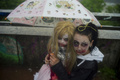 チェコ・プラハ（Prague）で1日、「ゾンビ・ウォーク（Zombi Walk）」が開催され、特殊メークでゾンビに扮した参加者らが街に繰り出した（2013年6月1日撮影）。(c)AFP/MICHAL CIZEK