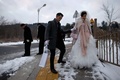 韓国・ソウル（Seoul）の加平（Gapyeong）で行われた統一教会（Unification Church）の合同結婚式に参加した新郎新婦たち（2014年2月12日撮影）。(c)AFP/Ed Jones