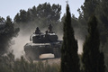 スペイン・サラゴサでウクライナ兵を対象に行われたドイツ製主力戦車「レオパルト2」の操縦訓練（2023年3月13日撮影）。(c)OSCAR DEL POZO / AFP