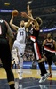 14-15NBAプレーオフ1回戦（7回戦制）、メンフィス・グリズリーズ対ポートランド・トレイルブレイザーズ。得点を狙うメンフィス・グリズリーズのマルク・ガソル（2015年4月22日撮影）。(c)AFP/Getty Images/Frederick Breedon