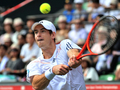 男子テニス、楽天ジャパンオープン（Rakuten Japan Open Tennis Championships 2012）は6日、東京の有明コロシアム（Ariake Coliseum）でシングルス準決勝が行われ、大会第1シードのアンディ・マレー（Andy Murray、英国）は3-6、7-6、6-7で第6シードのミロス・ラオニッチ（Milos Raonic、カナダ）に敗れた。

リターンを打つアンディ・マレー（2012年10月6日撮影）。(c)AFP/KAZUHIRO NOGI