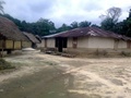 リベリアの首都モンロビア（Monrovia）から約150キロ離れた場所にあるバラジャ（Ballajah）村の様子。エボラ出血熱を恐れた住民らが逃げ出し、ほぼ無人となっている（2014年8月11日撮影）。(c)AFP
