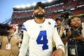 24NFL、クリーブランド・ブラウンズ対ダラス・カウボーイズ。試合を終え、フィールドを後にするダラス・カウボーイズのダック・プレスコット（2024年9月8日撮影）。(c)Nick Cammett/Getty Images/AFP