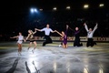23-24フィギュアスケートグランプリ（GP）シリーズ最終戦、NHK杯、エキシビションでポーズをとる選手（2023年11月26日撮影）。(c)Philip FONG / AFP