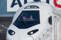 仏西部ラロシェルにある鉄道車両大手アルストムの工場で公開されたフランス国鉄向けの次世代高速鉄道車両「TGV M」（2022年9月9日撮影）。(c)XAVIER LEOTY / AFP