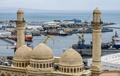 アゼルバイジャン・バクー郊外のカスピ海沿岸にある油田（2019年3月19日撮影）。(c)Mladen ANTONOV / AFP
